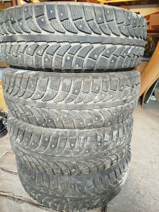 Продам б/у шипованную резину 4 шт.
