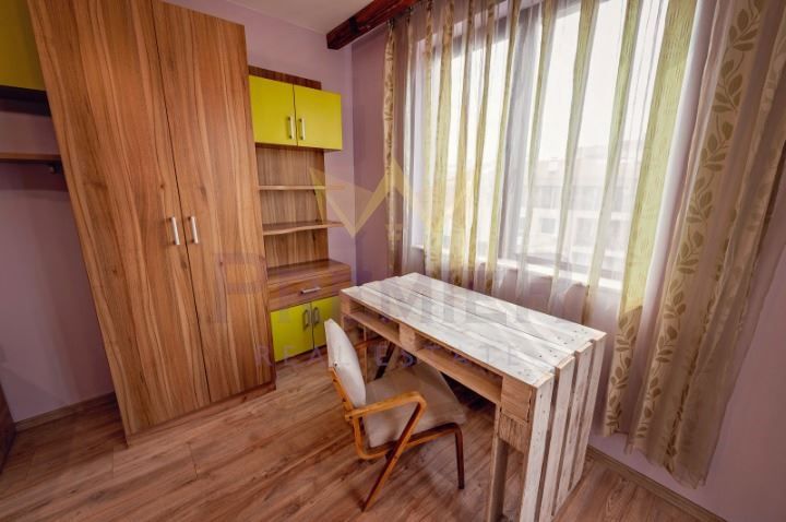 Тристаен апартамент, Левски