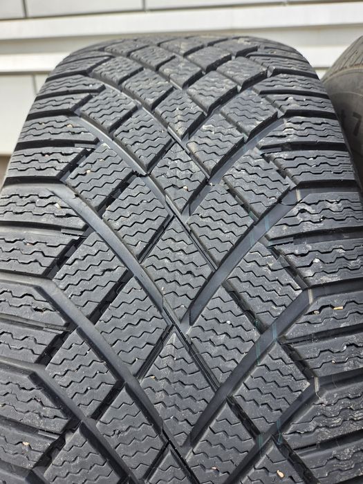 Зимняя резина Continental 265/65/17