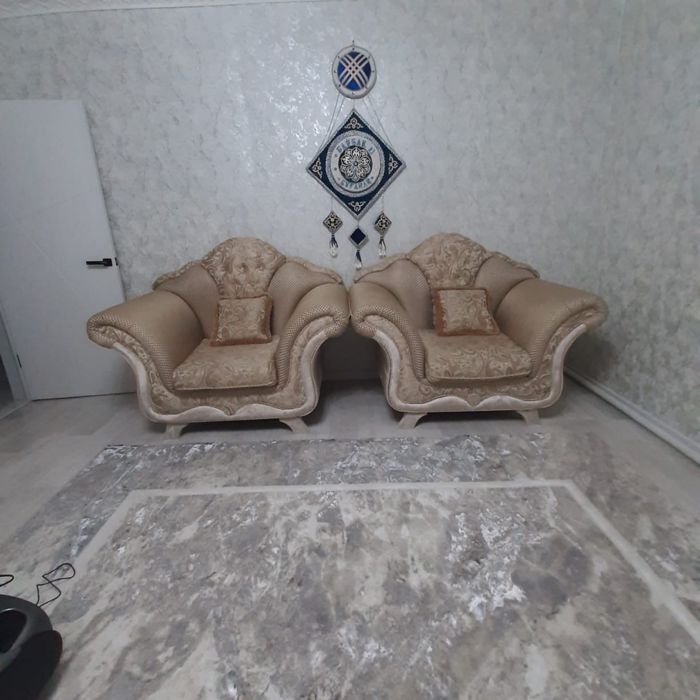 Продам диван с креслами