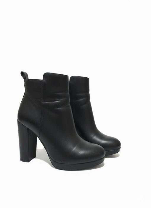 Дамски боти с ток