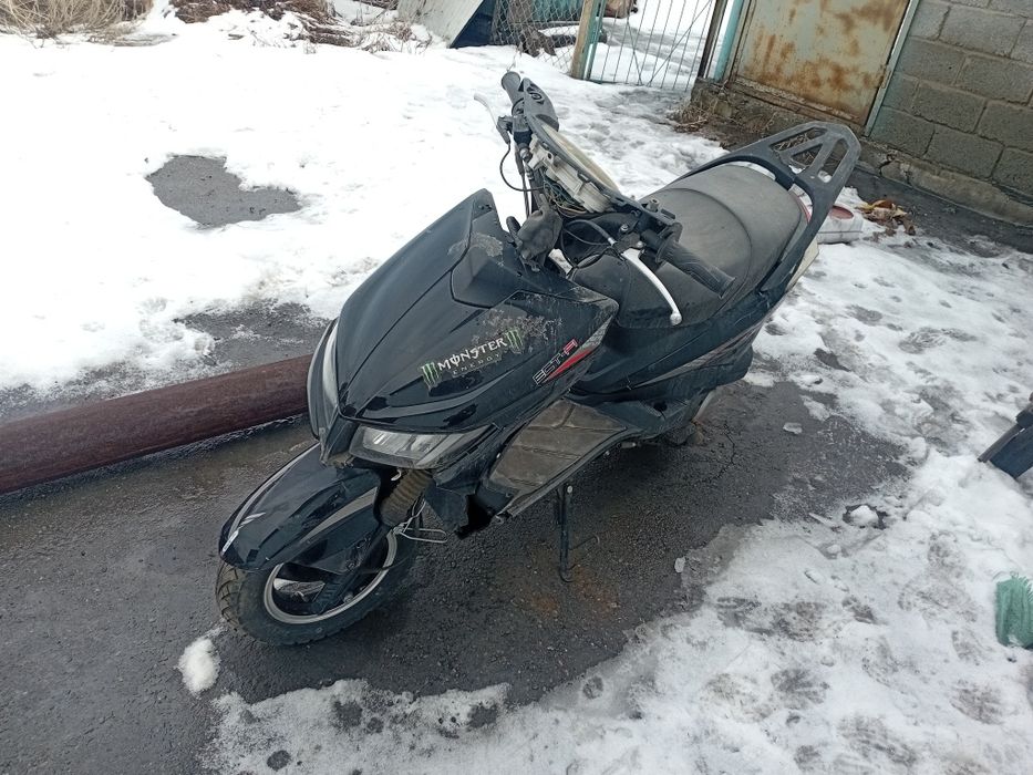 Скутер  150 кубов