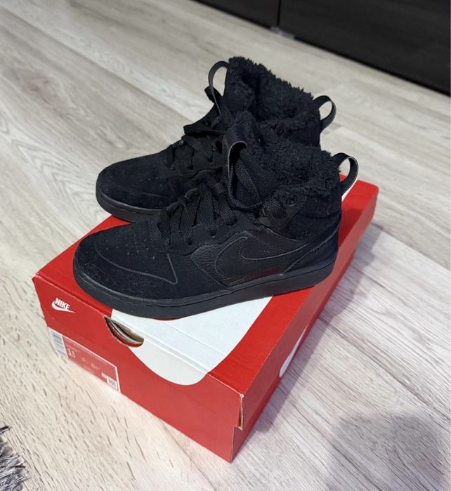 Ghete Nike court borough, marime 33
