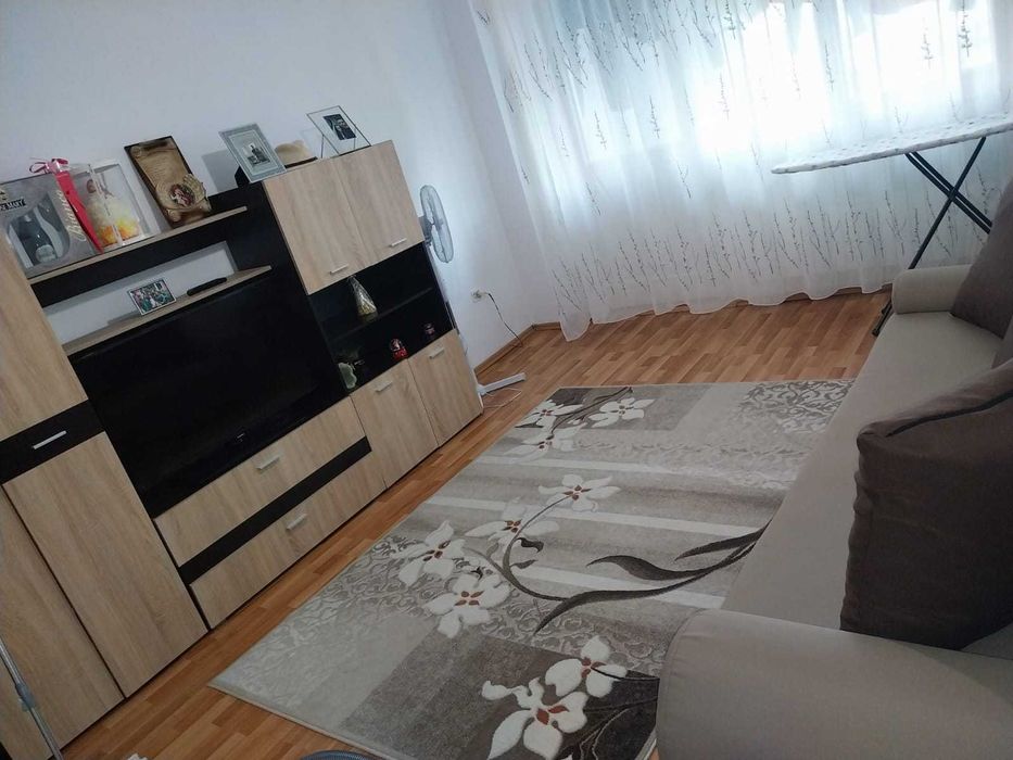 Inchiriez apartament