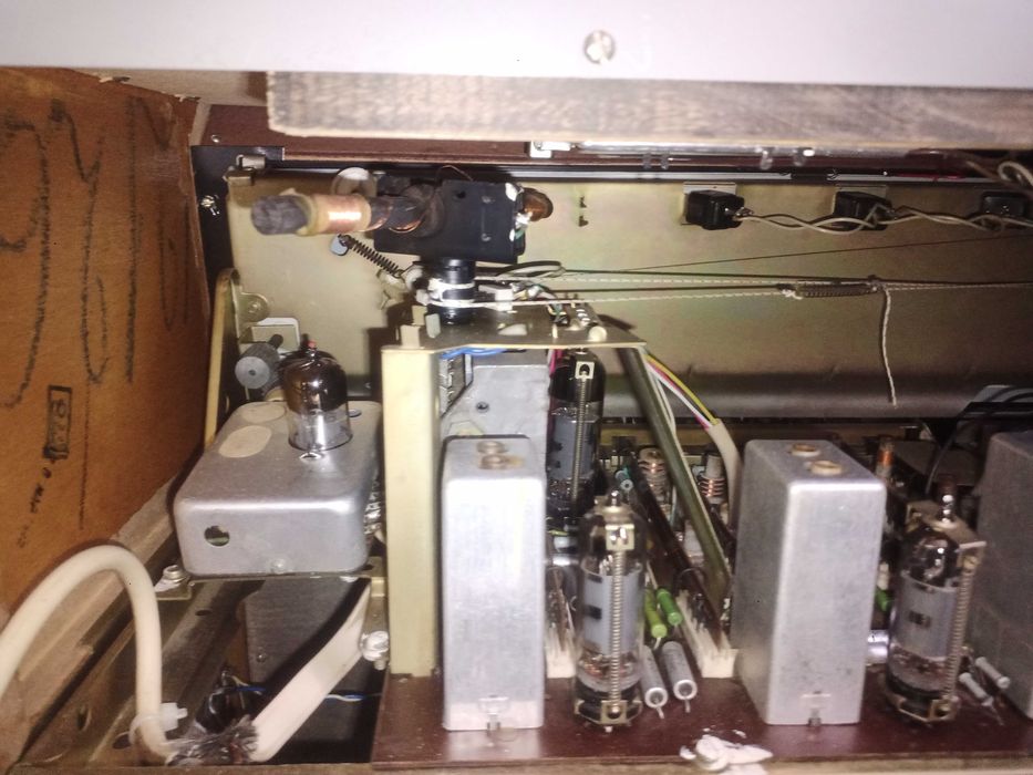 Радио-грамофон Rigonda 102, 1951 година