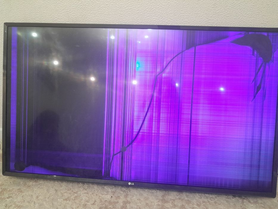 Продам телевизор на запчасти LG