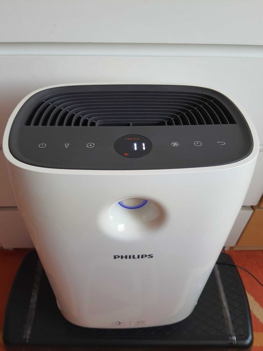 Продавам малко употребяван пречиствател на въздух PHILIPS AC2887/10