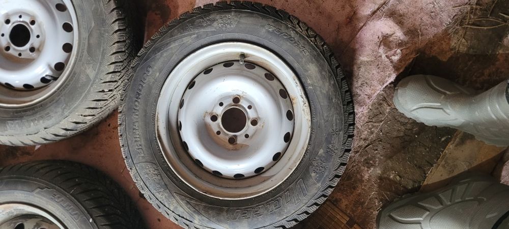 Продам зимний шины с дисками R13