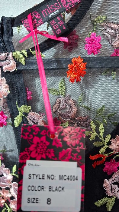 Ликвидация. Missi London  с флорална бродерия и прозрачни ръкави