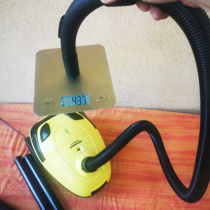 Aspirator Heinner 700W cu sac, filtru HEPA si accesorii
