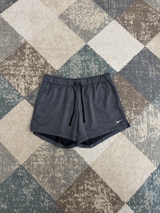 Дамски къси гащи Nike