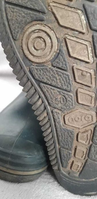 Продам зимние ботинки