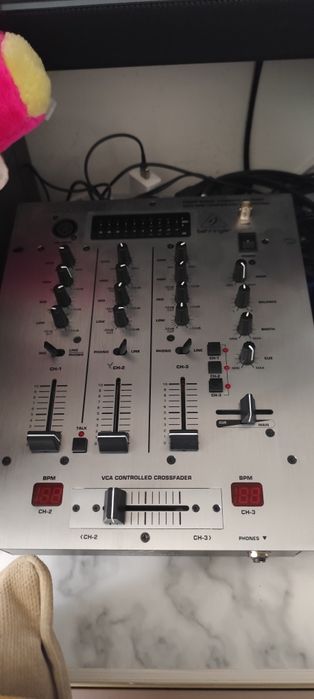 Vând sistem audio compus din amplificator Vonyx , compresor de sunet, egalizator grafic și mixer