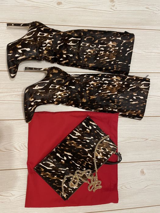 Cizme marimea 37 si clutch - plic cu lant auriu