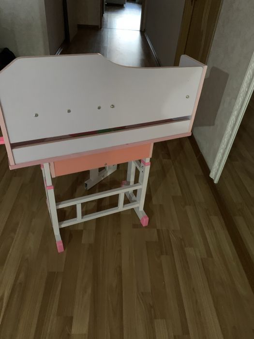 Birou fetite folosit de cateva ori primit cadou dar inutilizabil