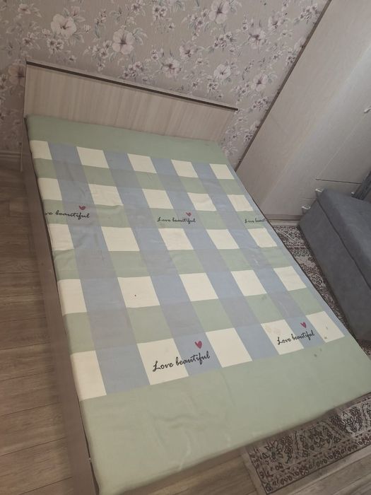 Продам кровать 140х200