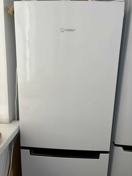 продам холодильник Индезит