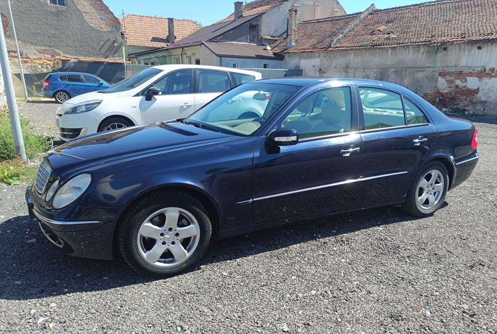Proprietar, vând Mercedes-Benz E-Class