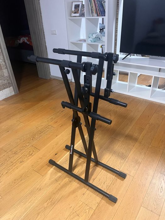 Vând Soundking DF 036 Stand pliant pentru claviaturi Black