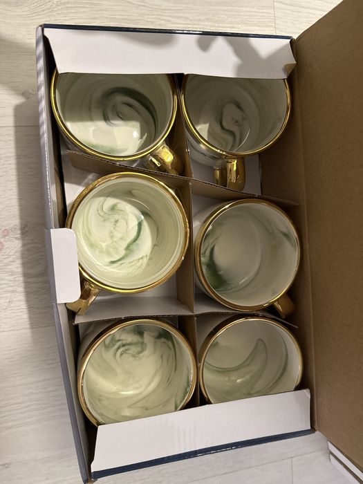 Набор кружек с тарелочками