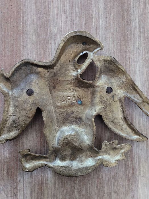 Масивен бронзов орел