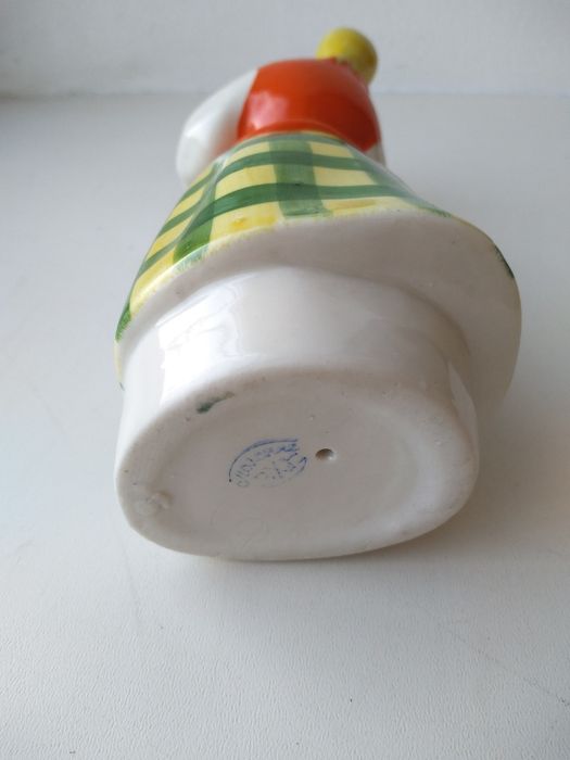 Статуэтка девушка с куманцом