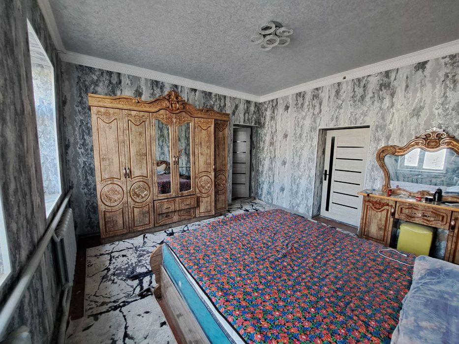 Стенка+ спални гарнитур+ 8 тали стол стул+ мяхкий мебел.