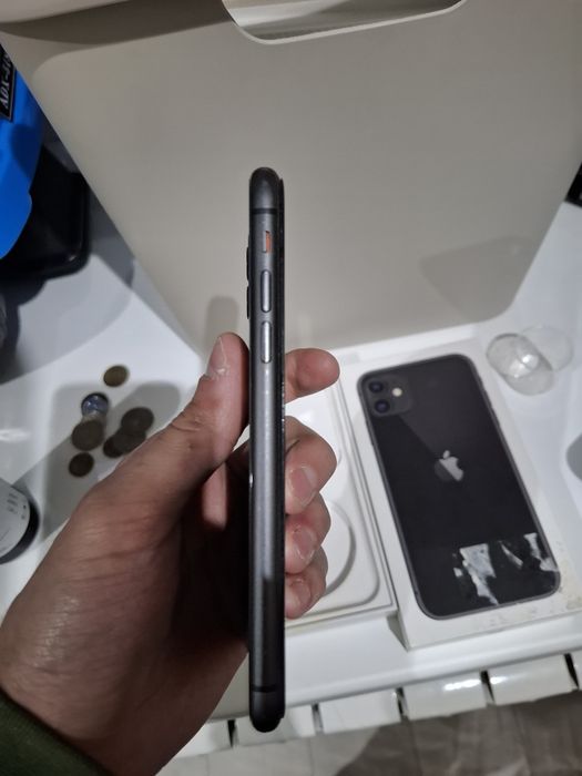 Продам Iphone 11 в идеальном состоянии