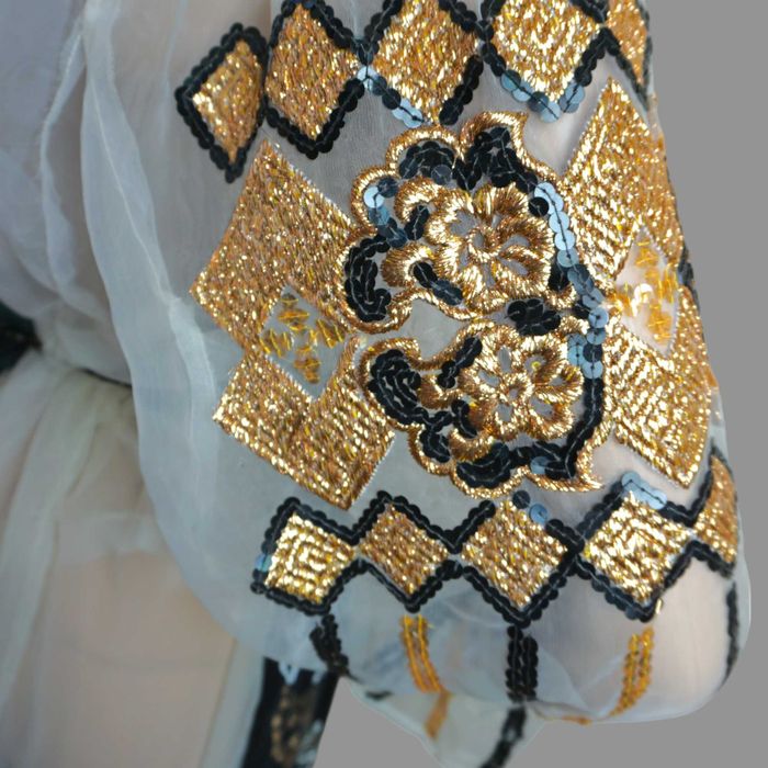 Costum popular vechi din Banat  cusut cu fir de lame auriu 36-38