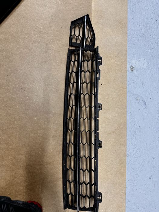 Grilă inferioară bară față skoda superb 3.