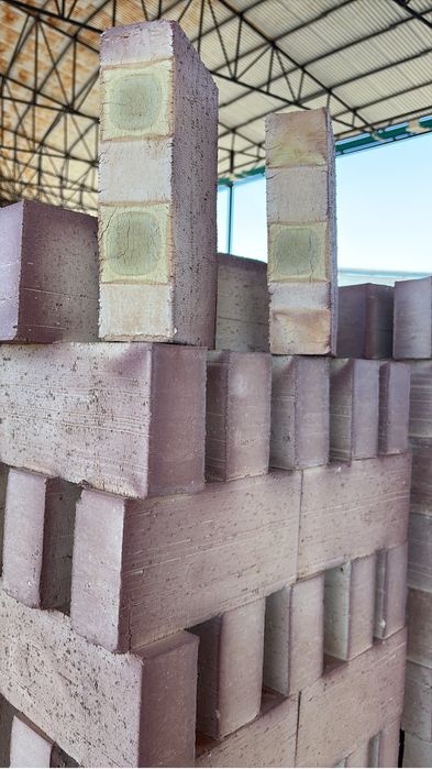 Жженый красный кирпич