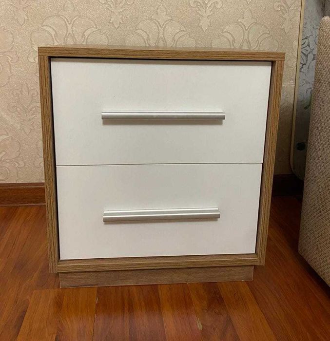 Удобная тумба для книг и домашней библиотеки