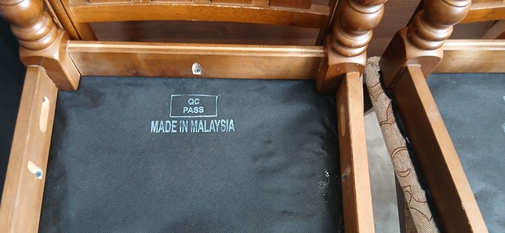 Стол со стульями