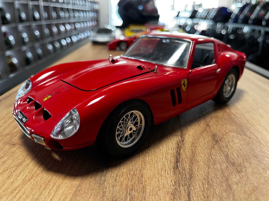 Метална колекционерска количка модел BBURAGO FERRARI GTO 1962г.1:18