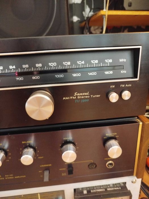 Amplificator SANSUI plus tuner
