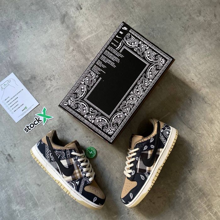 SB Dunk Low x Travis Scott