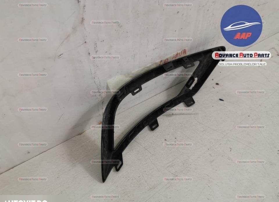 Ауди Q8 / Audi Q8 Оригинална дясна решетка за фар