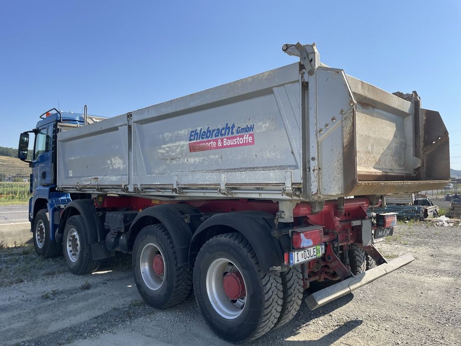 Man mercedes 8x4 basculabil pe 3 parti