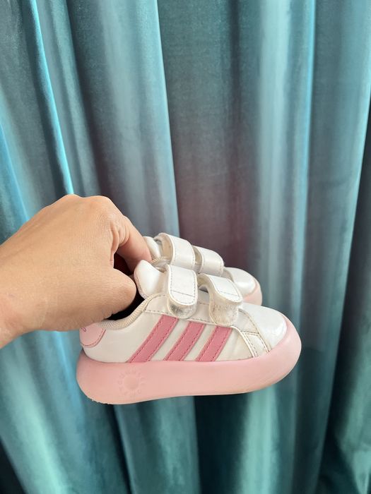 Adidasi Adidas  mar 22