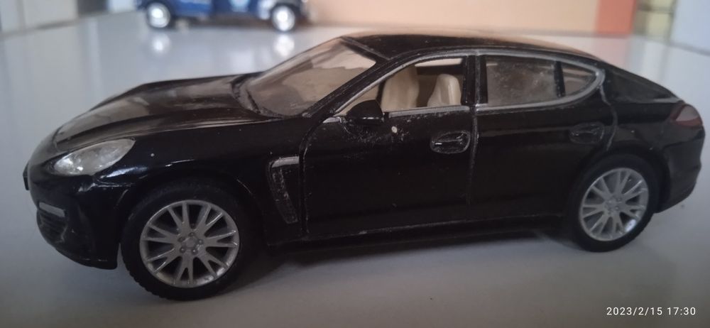 Продавам метални колички Kinsmart