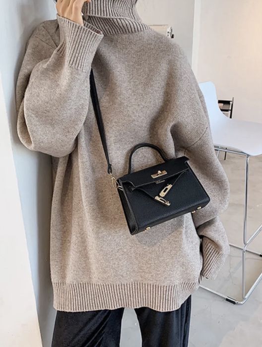 Маленькая черная сумка