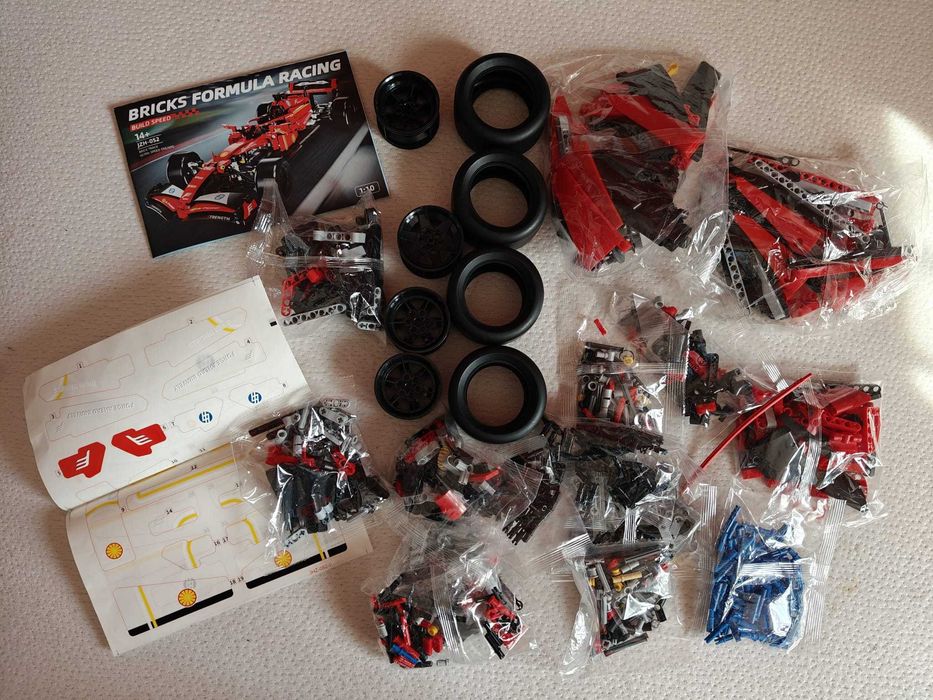 Set construit Race Car F1 Ferrari 1:10 tip Lego cu 1000 piese