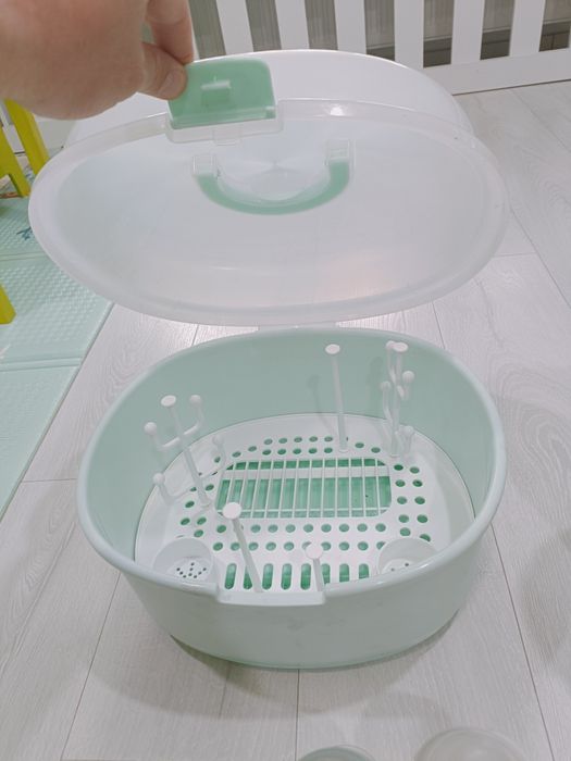 Vând  sticluțe tommee tippee & sterilizator