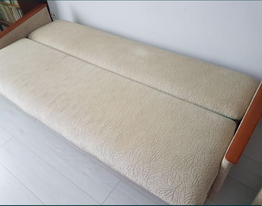 Продам диван и два кресла