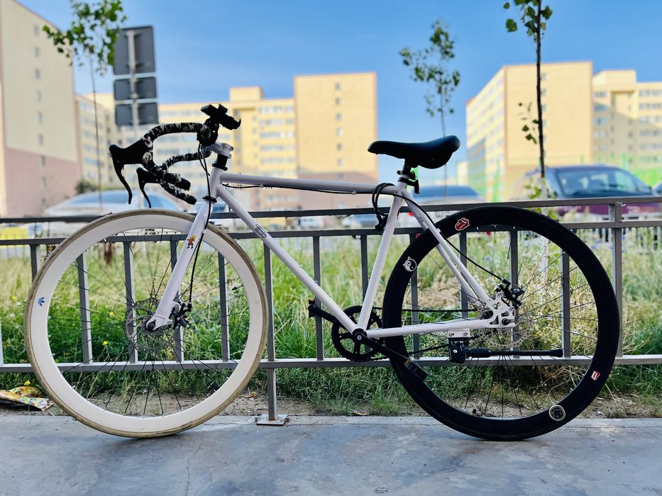 Аксион призрак шоссейник