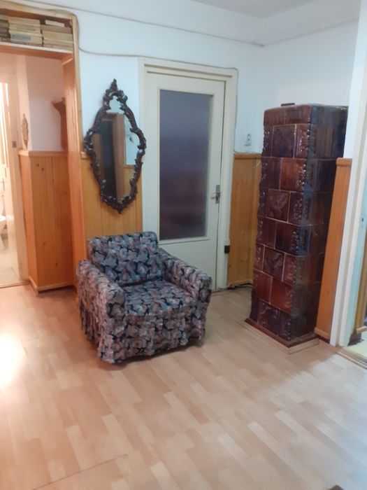 Apartament de inchiriat si o boxa la parterul blocului