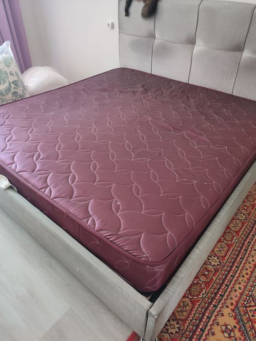 Продам матрац бордового цвета