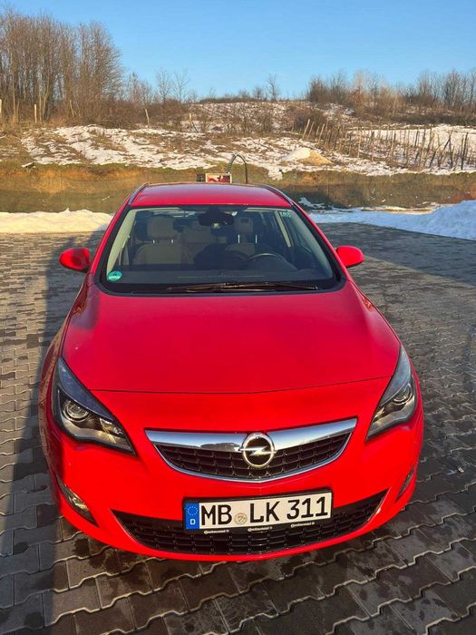 Vând Opel Astra J Sports Tourer 2.0 Cdti 160CP Euro 5 2011