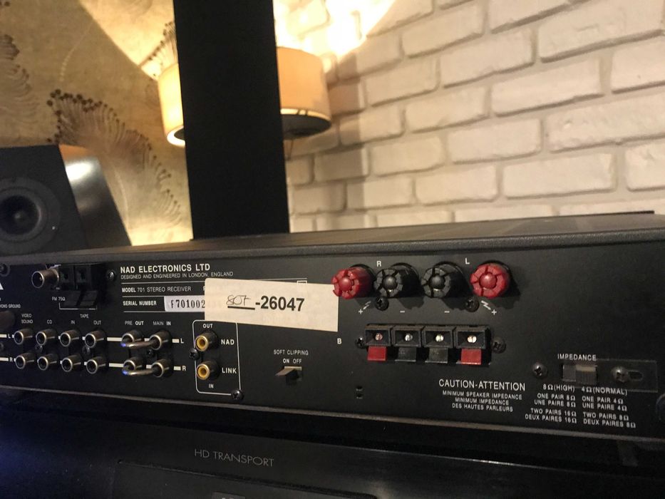 NAD 701 amplituner