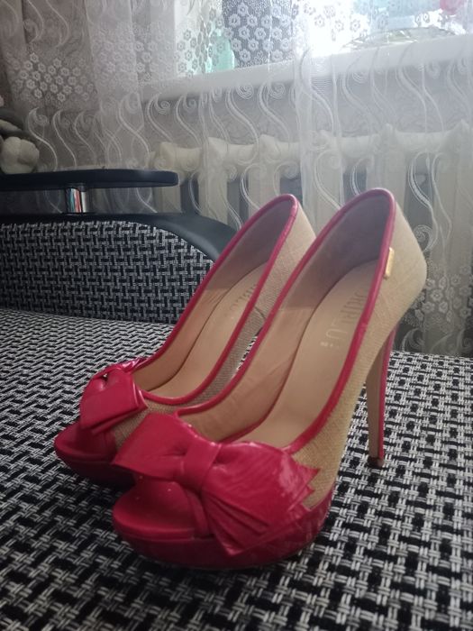 Продам женские туфли